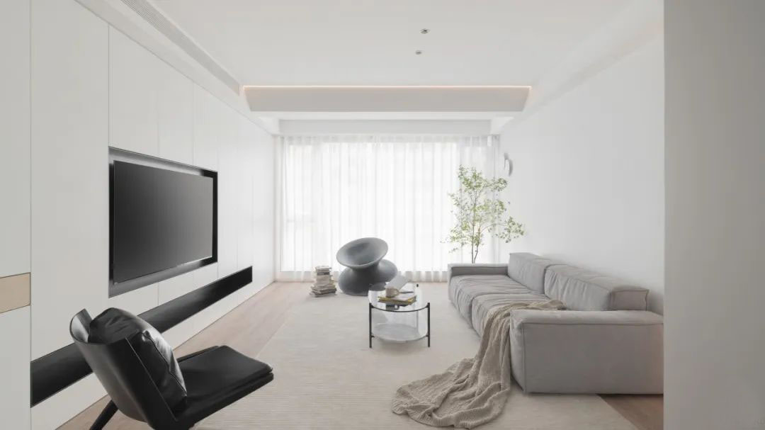 工作如此繁雜，居家何不簡單一些？三口之家的極簡美宅