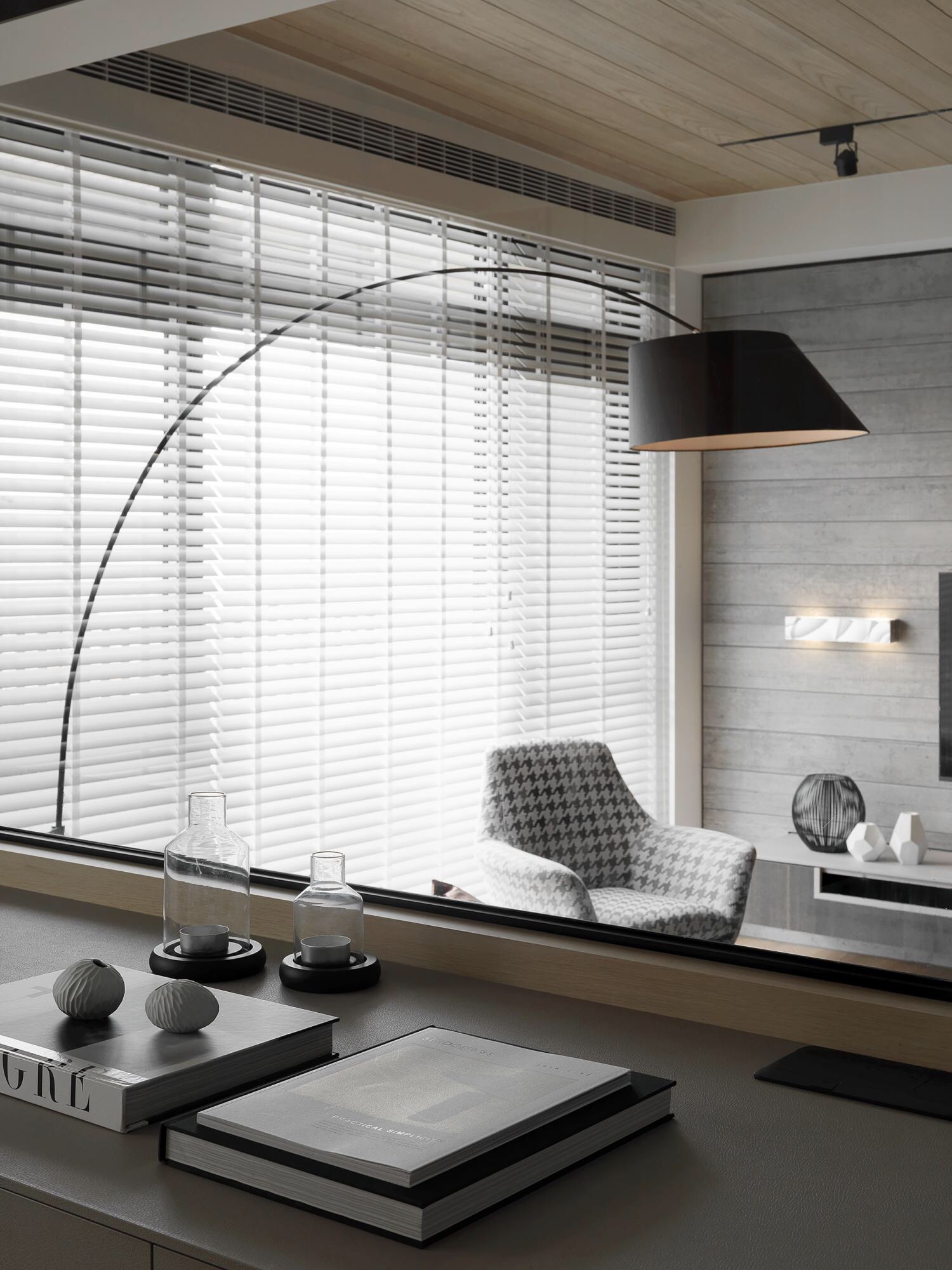 材質限定功能邊界丨玻璃書房——暗系家裝里的一道光