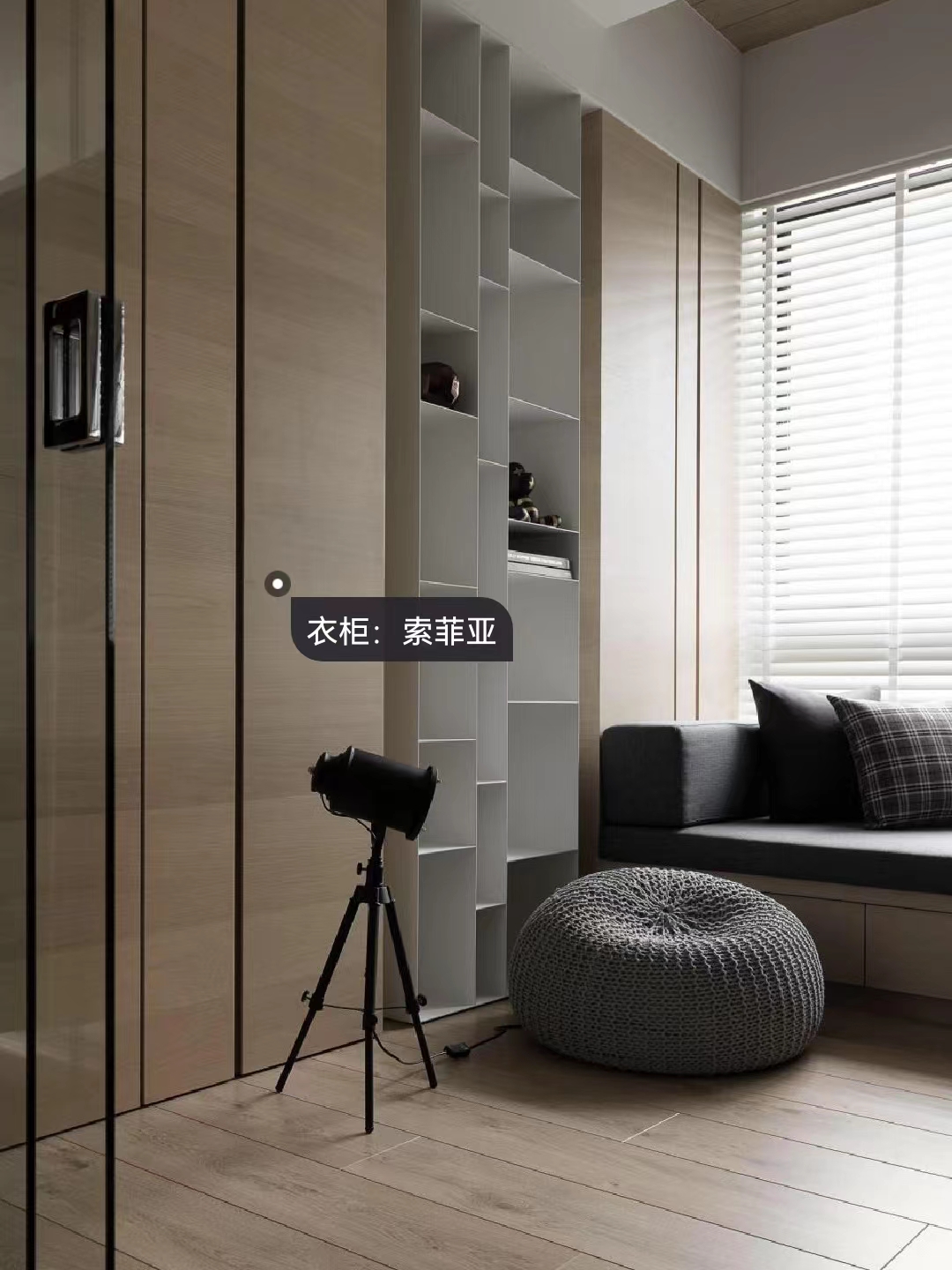 材質限定功能邊界丨玻璃書房——暗系家裝里的一道光