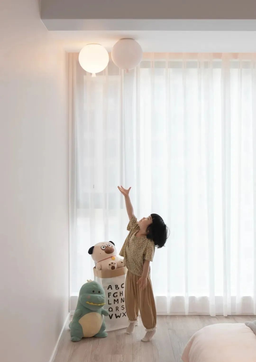 工作如此繁雜，居家何不簡單一些？三口之家的極簡美宅