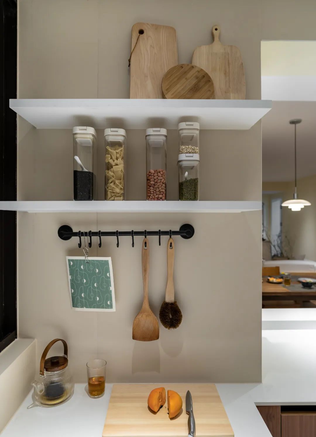 三代同堂居家新寵，原木家具配暖白硬裝，將溫馨進行到底