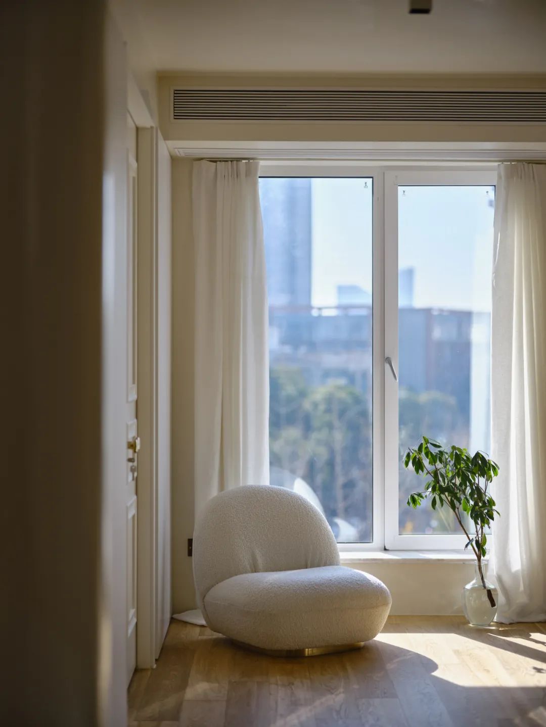 溫潤奶油風(fēng)~無用隔墻應(yīng)拆盡拆，宅家盡享“日月同輝”