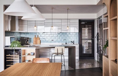 打通兩套房，竟是為了孩子的游樂場，當代家庭“幼兒園”