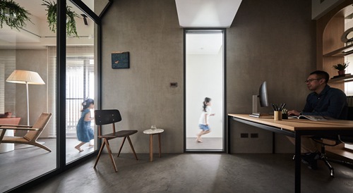 打通兩套房，竟是為了孩子的游樂場，當代家庭“幼兒園”