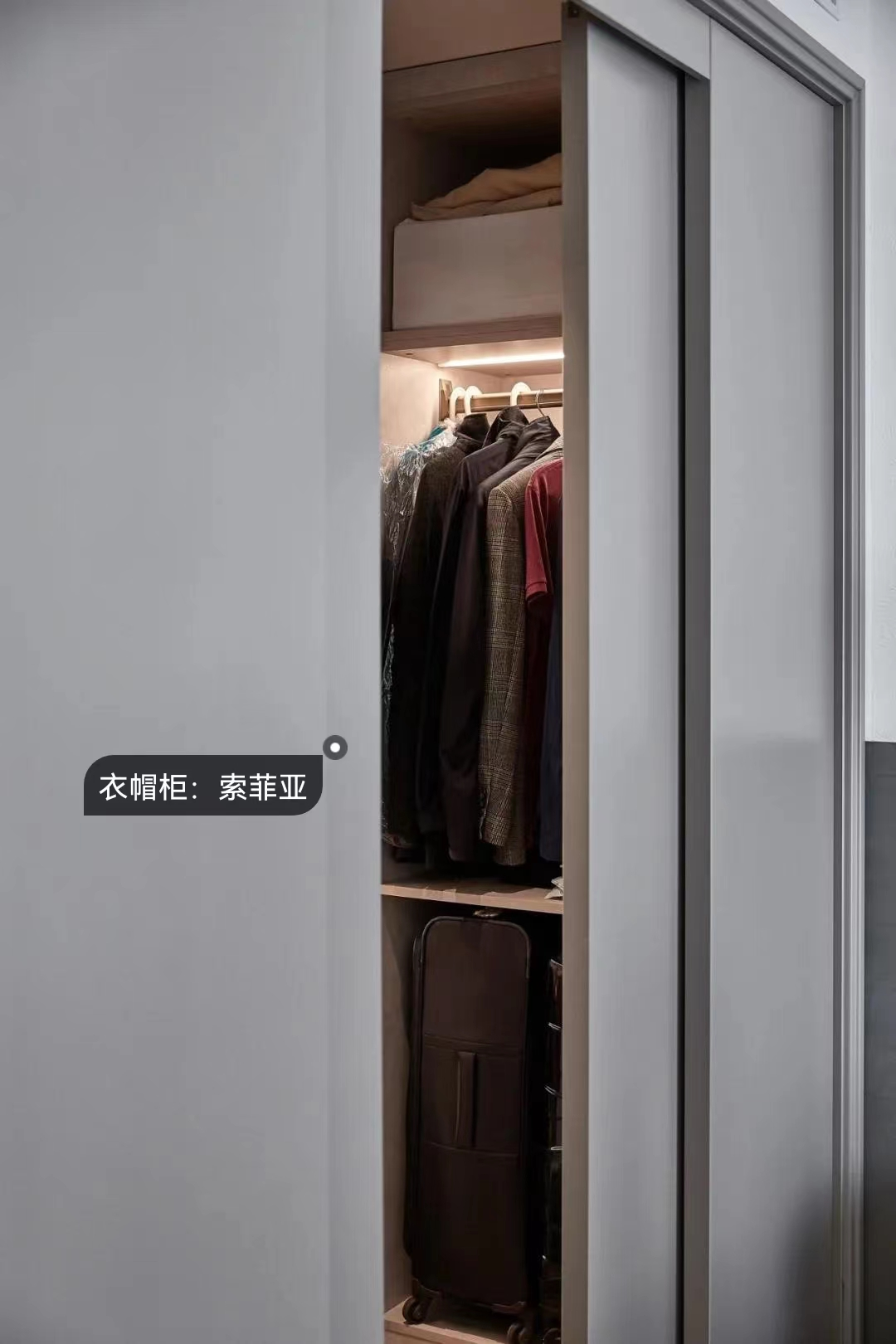 全屋通鋪魚骨紋、幾何分割裝飾墻，LDK的正確打開方式