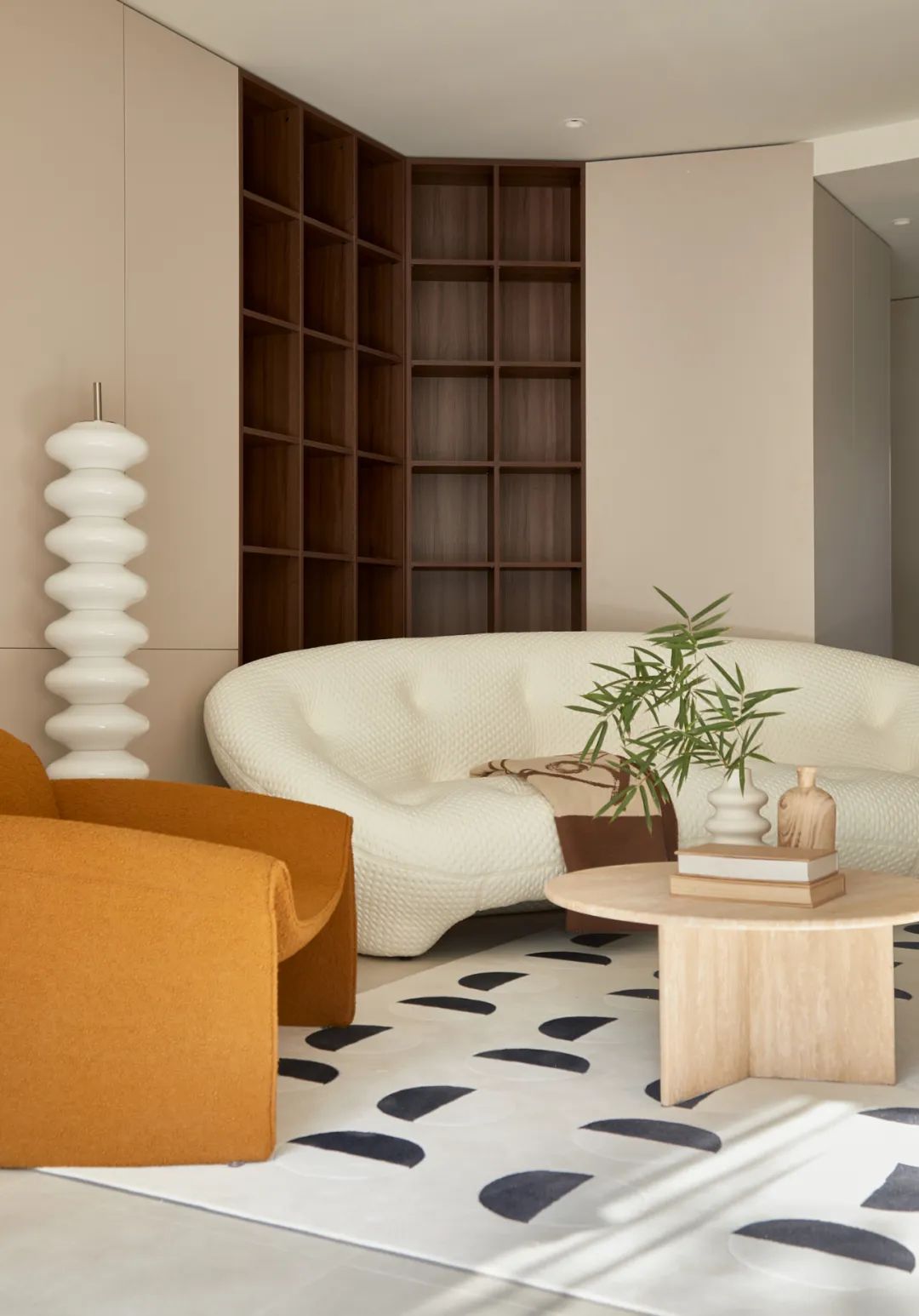 氛圍捕手丨前沿家私搭配時(shí)尚布設(shè)，渲染美女警察ins風(fēng)美宅