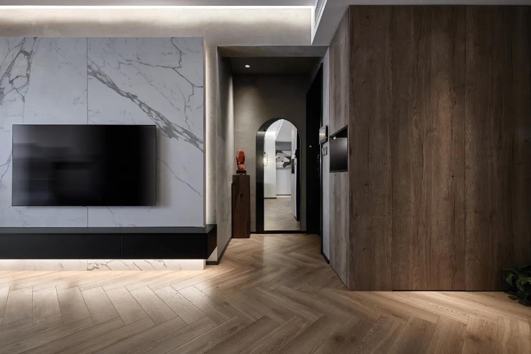 全屋通鋪魚骨紋、幾何分割裝飾墻，LDK的正確打開方式