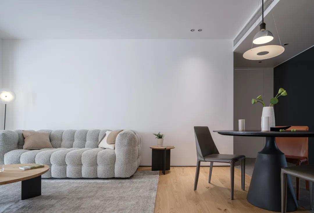 空間規劃師丨色彩層次映射功能變化，刪繁就簡的輕盈自宅