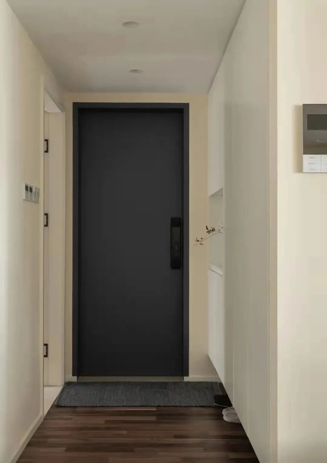 三代同堂居家新寵，原木家具配暖白硬裝，將溫馨進行到底