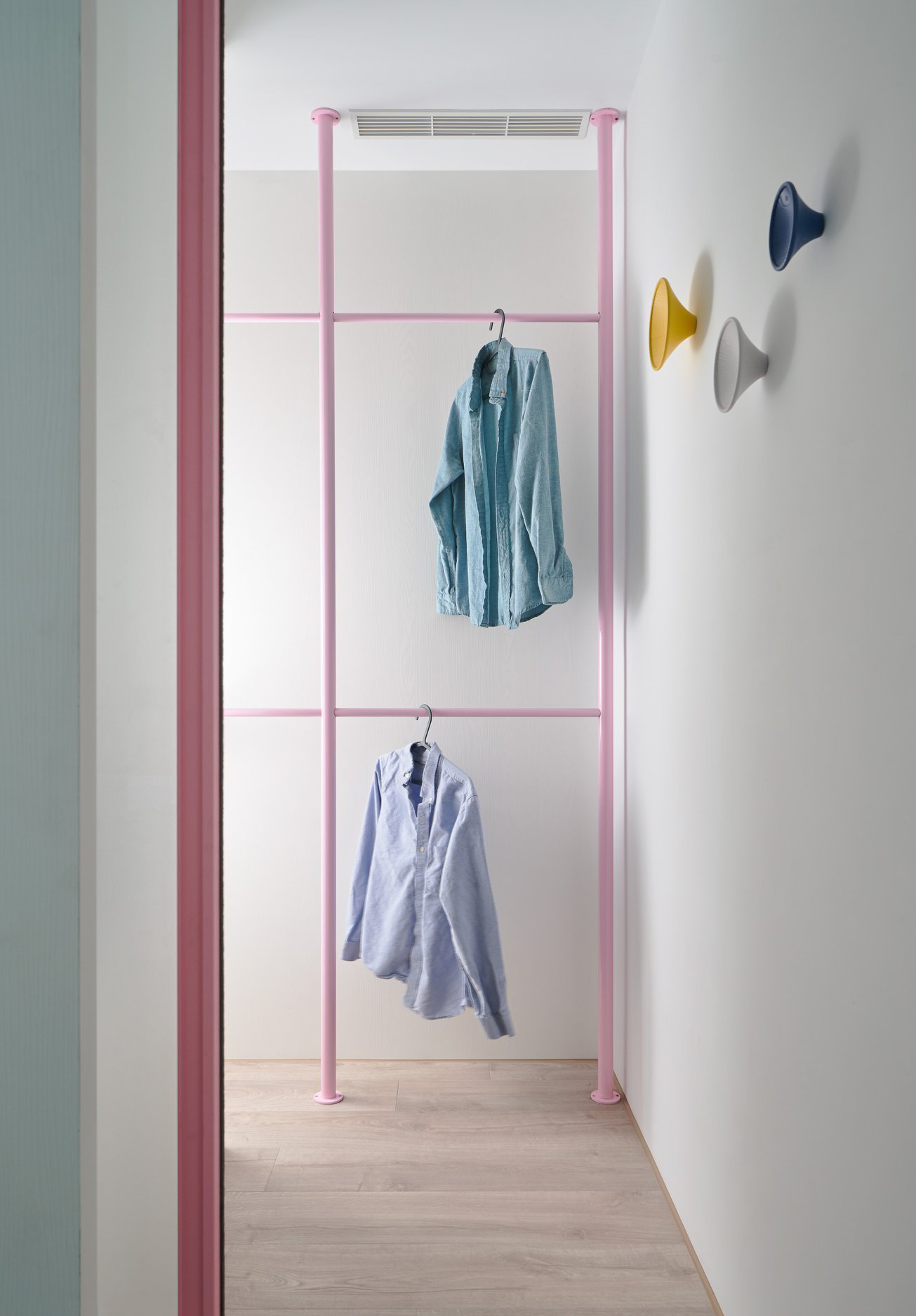 藏青+素胚，國粹配色融入現代家裝，好一個天青色等煙雨