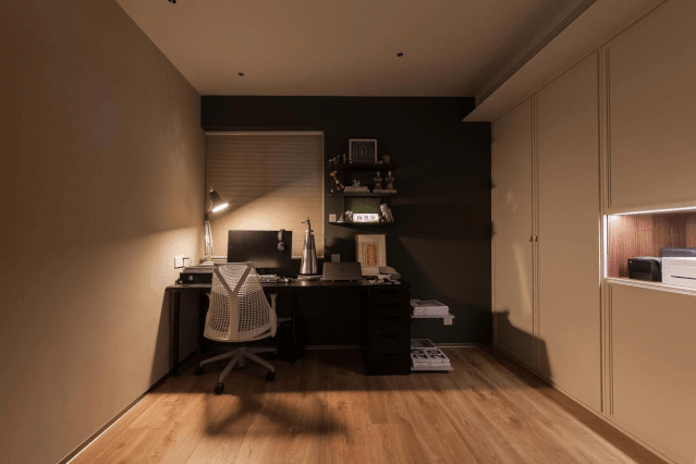 潮酷爸媽帶娃記，輕復(fù)古宅一鏡到底，影音房也沒放過