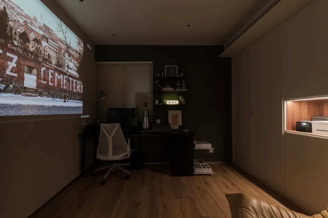 潮酷爸媽帶娃記，輕復(fù)古宅一鏡到底，影音房也沒放過