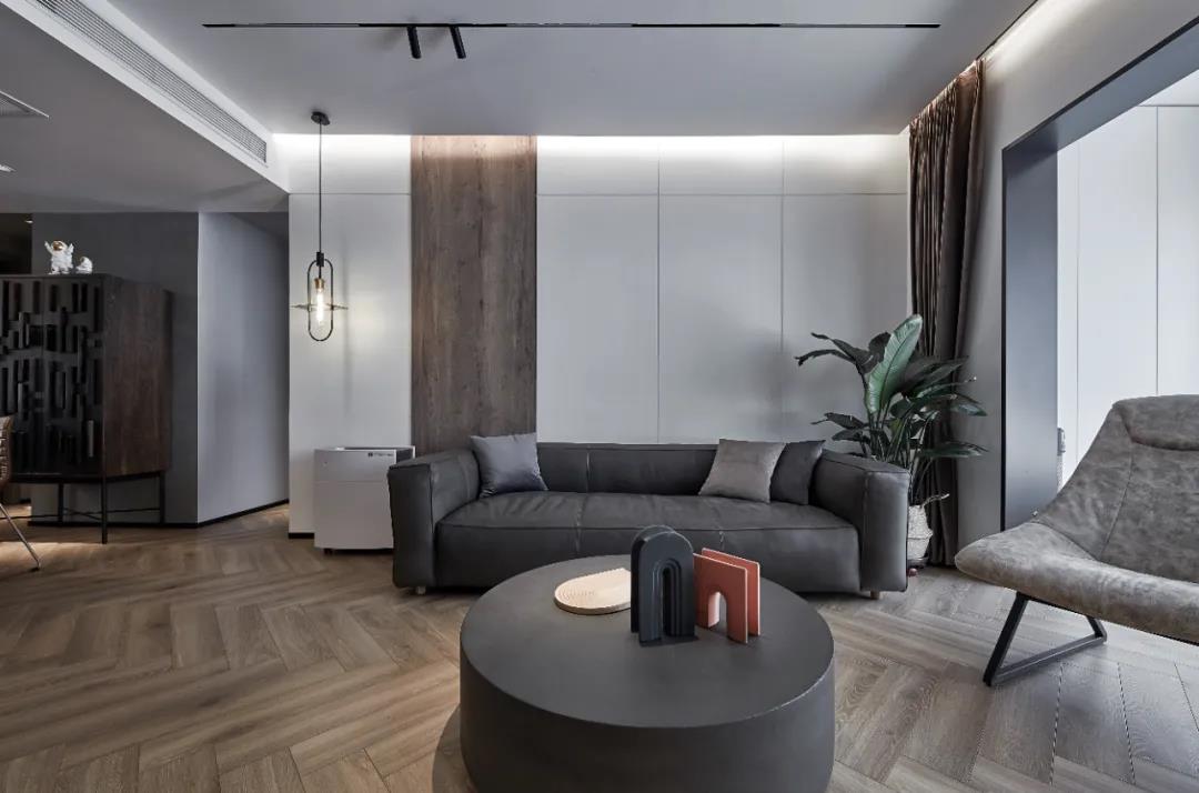 全屋通鋪魚骨紋、幾何分割裝飾墻，LDK的正確打開方式