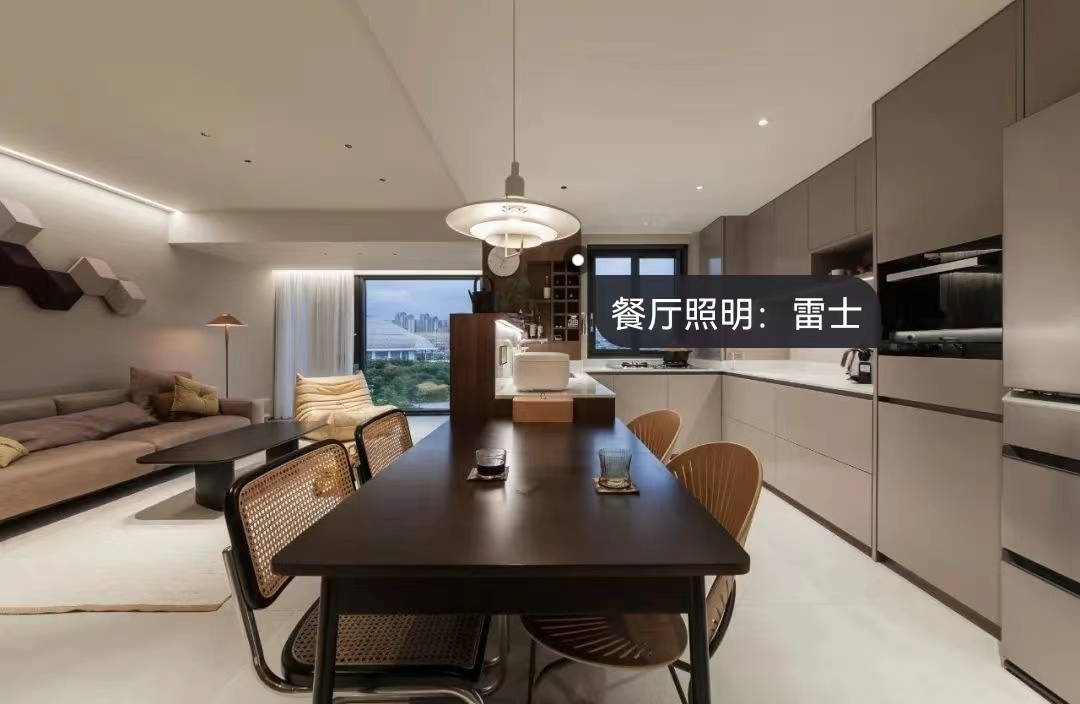 潮酷爸媽帶娃記，輕復(fù)古宅一鏡到底，影音房也沒放過