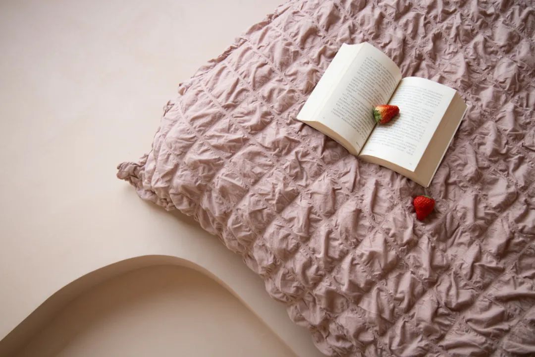 來一支草莓味的“冰激凌”，走進藝術總監(jiān)的侘寂之家