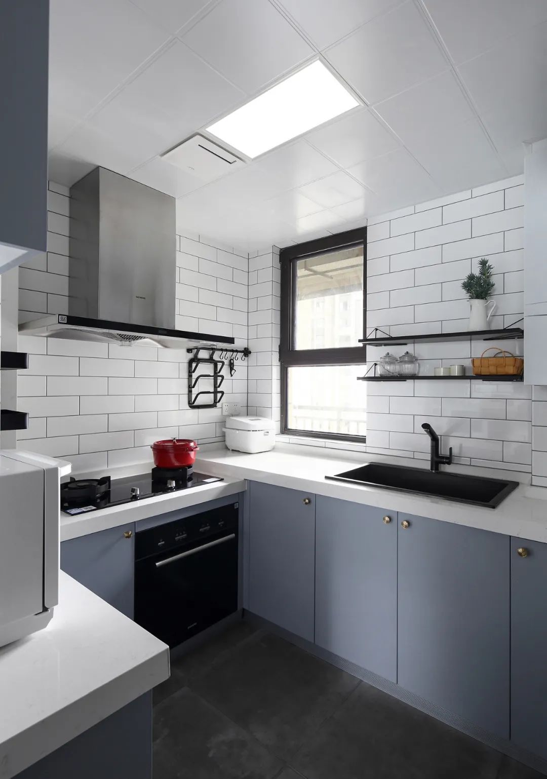 進(jìn)門就是5米收納柜，2改3小戶型，布局超多驚喜~