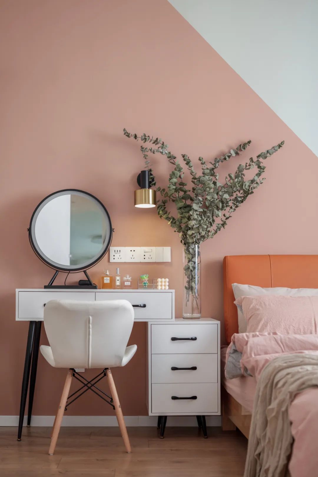 85㎡塞進多功能客廳，異戶型變成充滿巧思的北歐小家