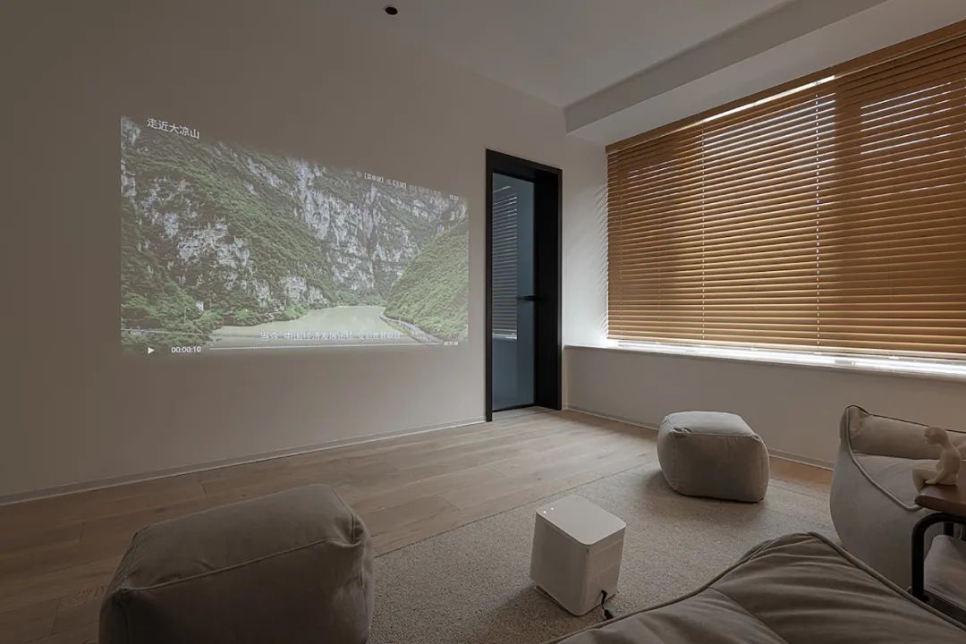 超大浴缸套間+休閑書房+獨(dú)立視聽室，人均80平的快樂！