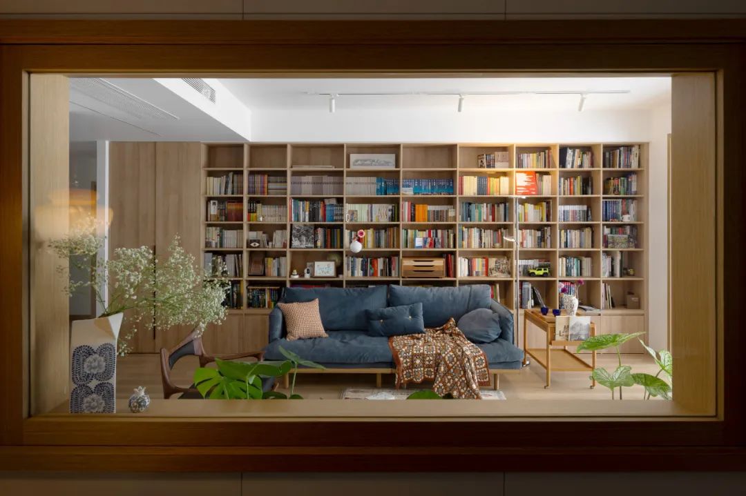 「歸隱」夫妻的都市“陋室”，慵懶原木藏書閣，宅不夠！