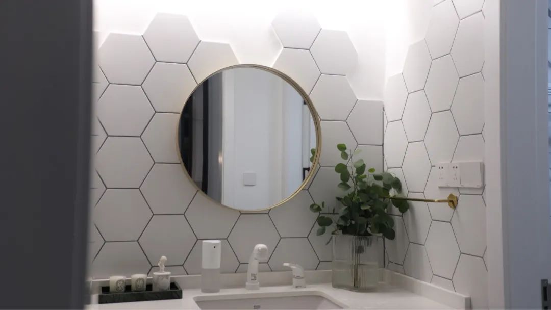 進(jìn)門就是5米收納柜，2改3小戶型，布局超多驚喜~