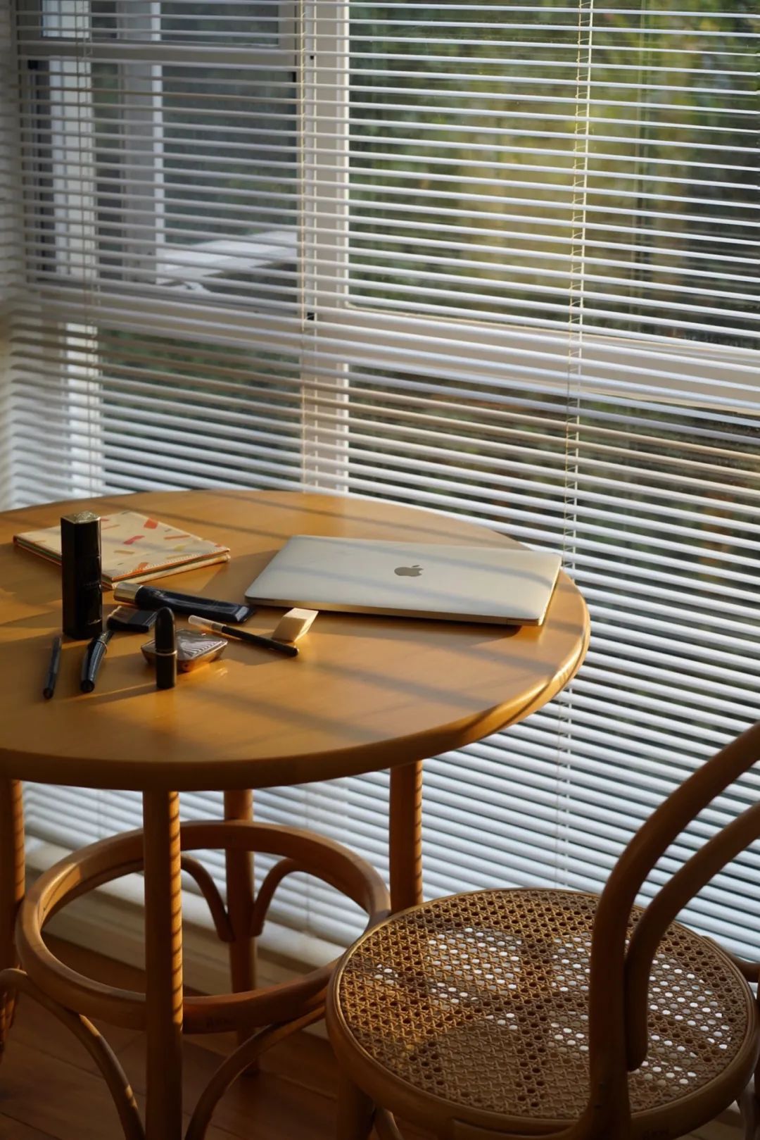 毛坯裝修，全靠生活方式，這套亂中有序隨性之家我給滿分