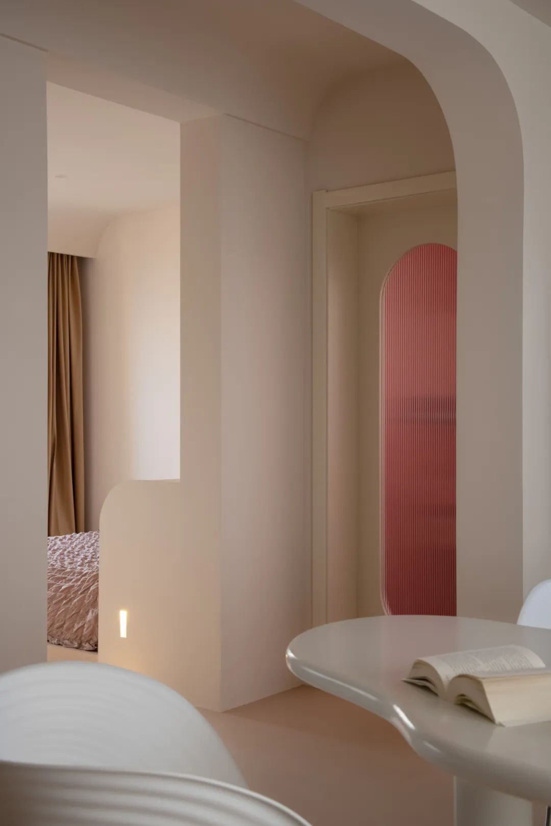 來一支草莓味的“冰激凌”，走進藝術總監(jiān)的侘寂之家