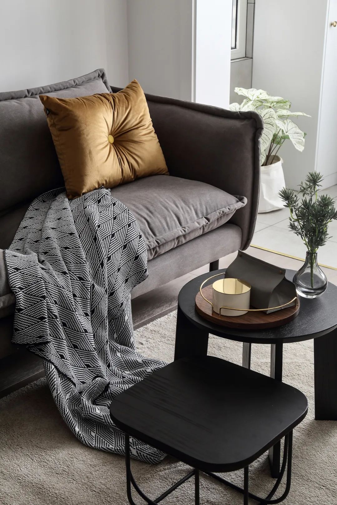 進(jìn)門就是5米收納柜，2改3小戶型，布局超多驚喜~