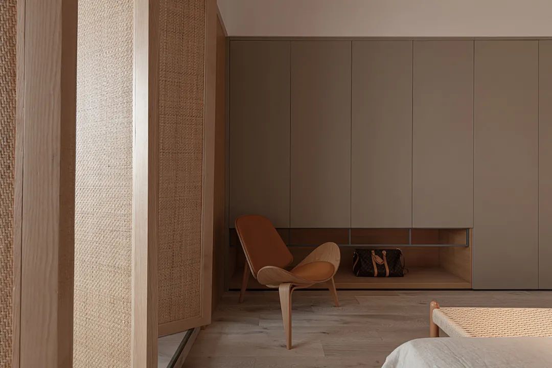 超大浴缸套間+休閑書房+獨(dú)立視聽室，人均80平的快樂！