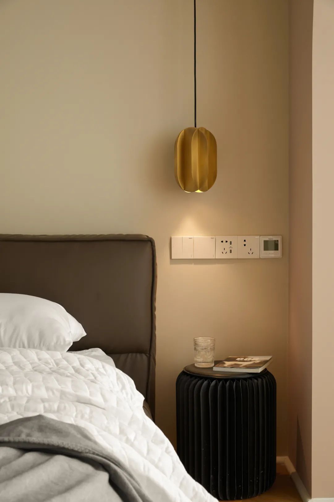 復(fù)式房必看丨樓梯下做玄關(guān)柜+次臥改成閱讀角，豪宅范