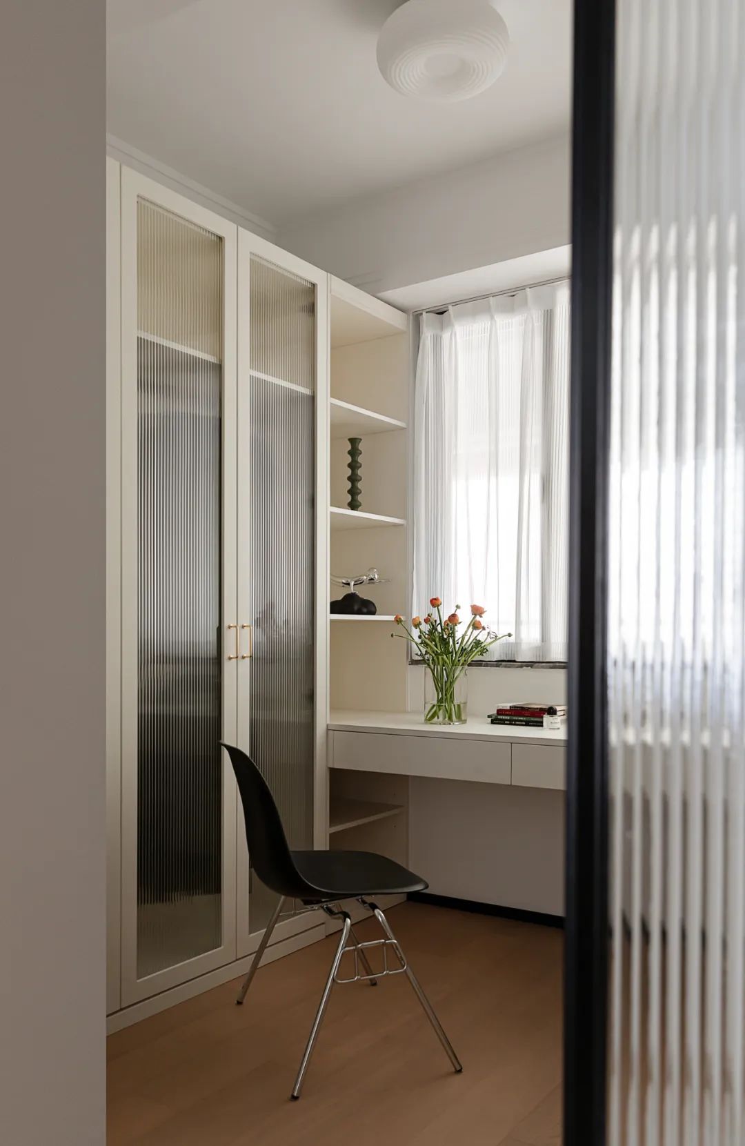 90后美女獨(dú)居小宅摩登又時(shí)尚，復(fù)古配飾真“熱鬧”