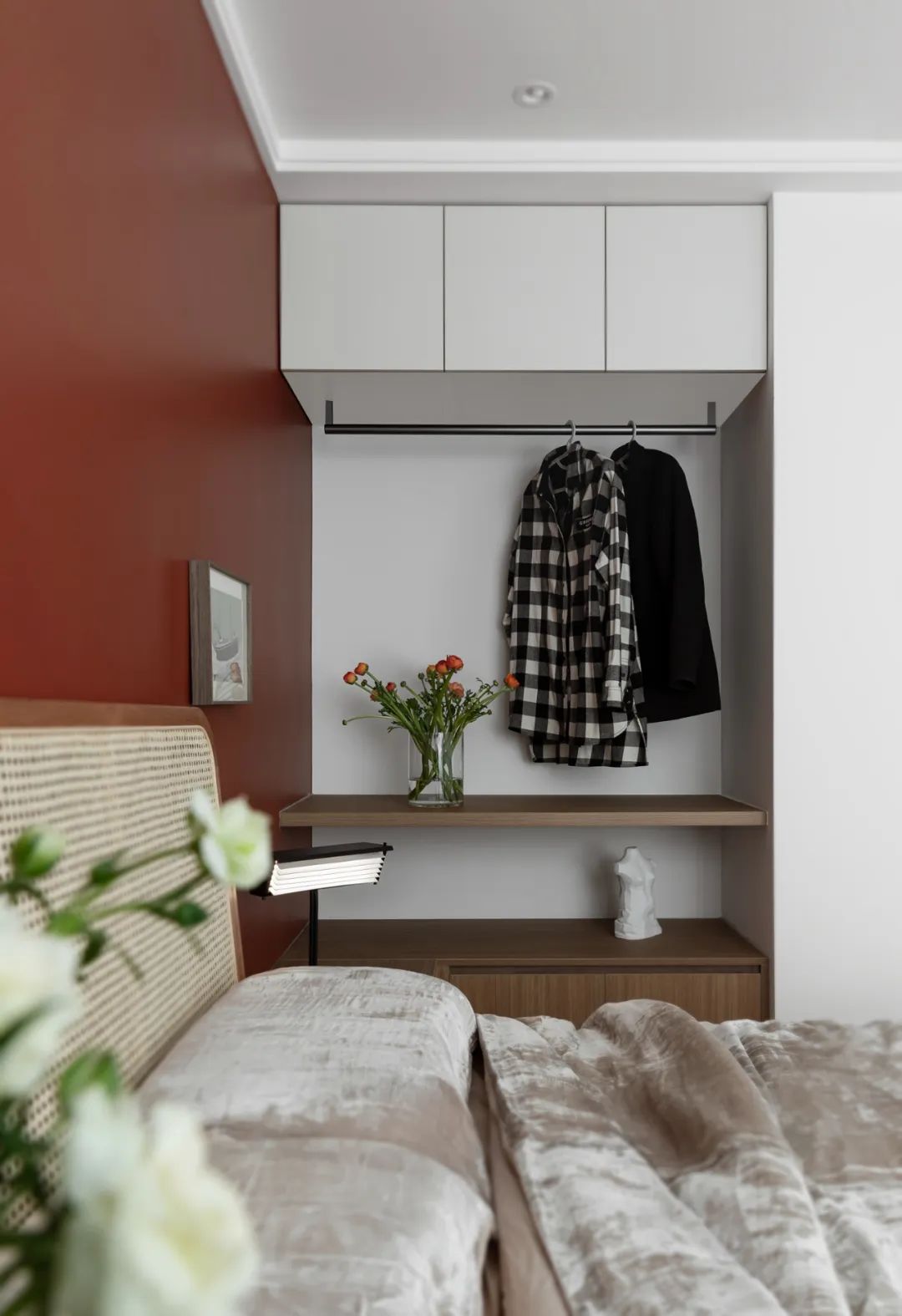 90后美女獨(dú)居小宅摩登又時(shí)尚，復(fù)古配飾真“熱鬧”