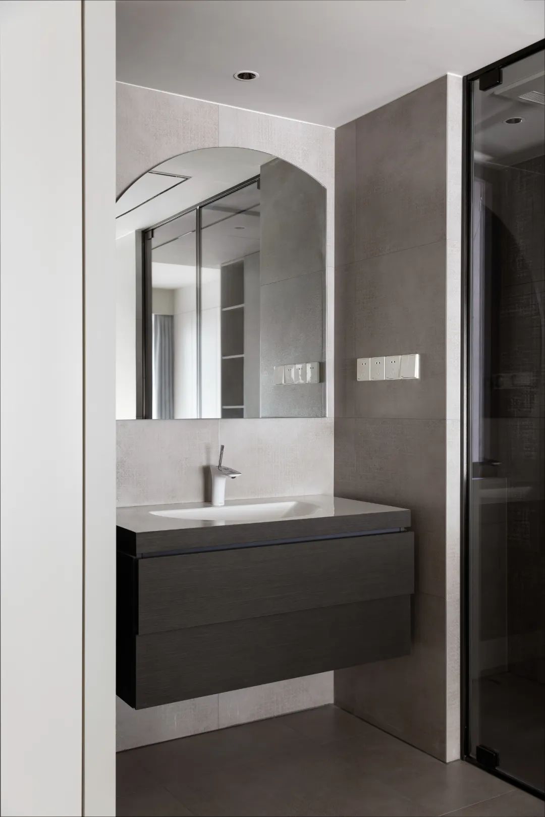 三代同堂坐擁中西式廚房+滑梯兒童房，看完我想住進去