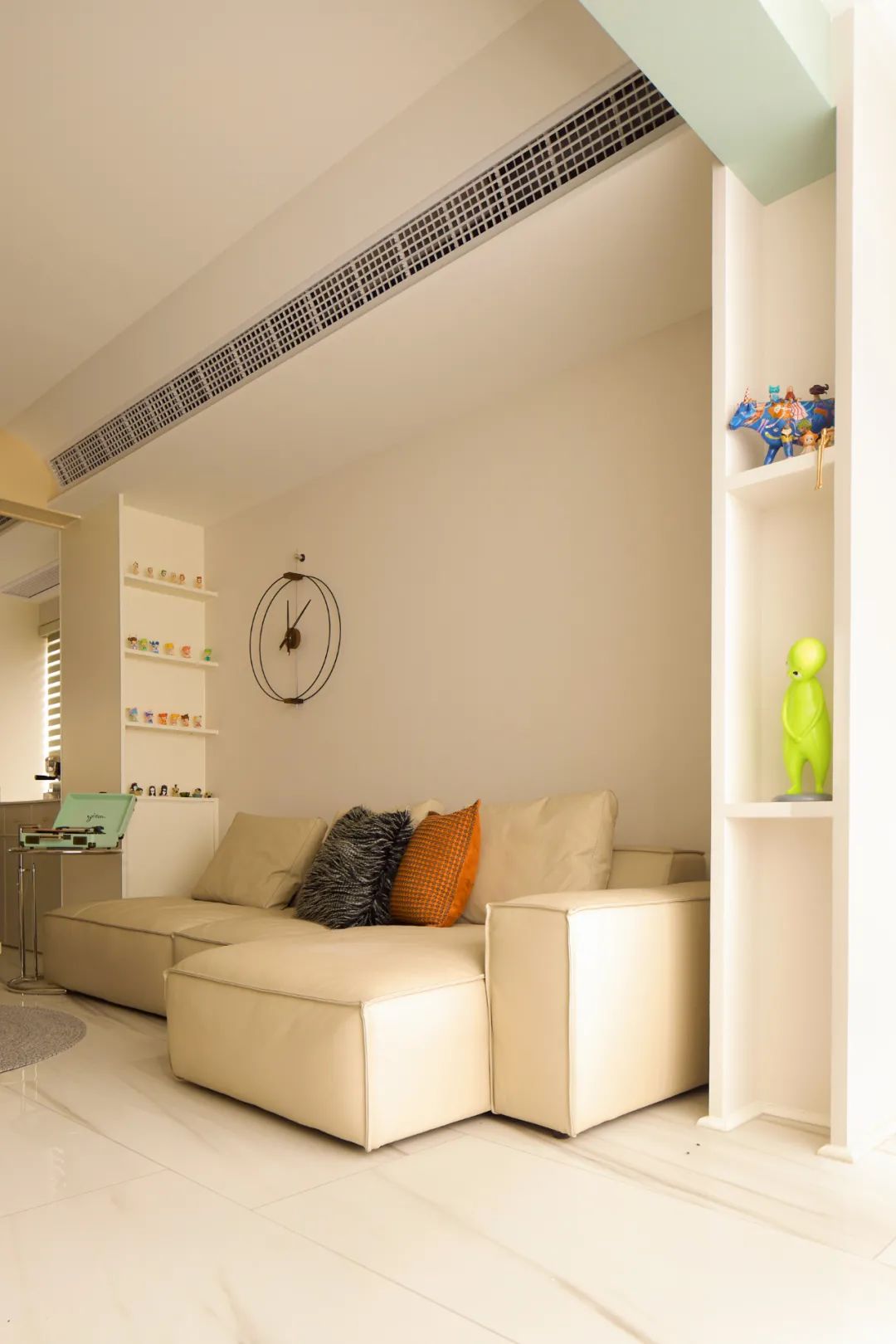 復(fù)式房必看丨樓梯下做玄關(guān)柜+次臥改成閱讀角，豪宅范