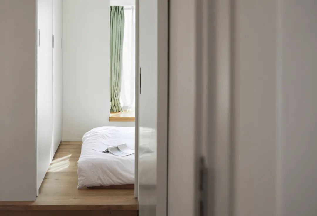 90后辣媽的白月光之家，75㎡小宅又純又欲，科技感滿滿