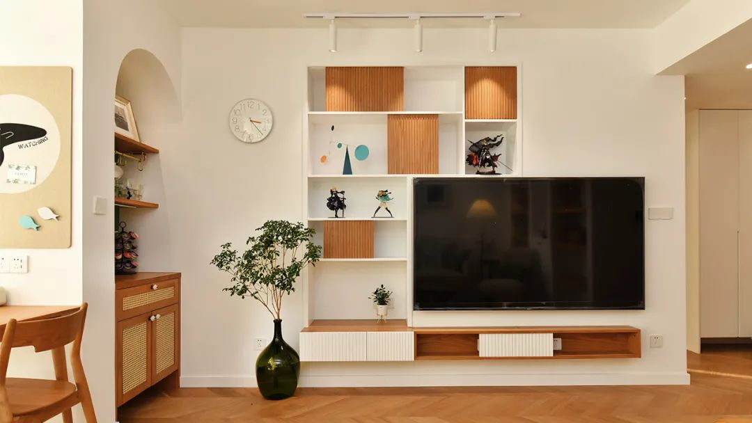 容下一家五口的小兩居，陽臺改成小餐廳，還有超多收納