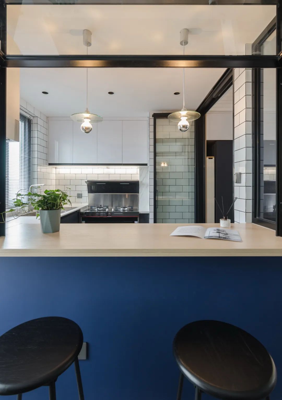 爸媽的晚年宜居宅丨玻璃廚房、吧臺、衣帽間，處處是驚喜