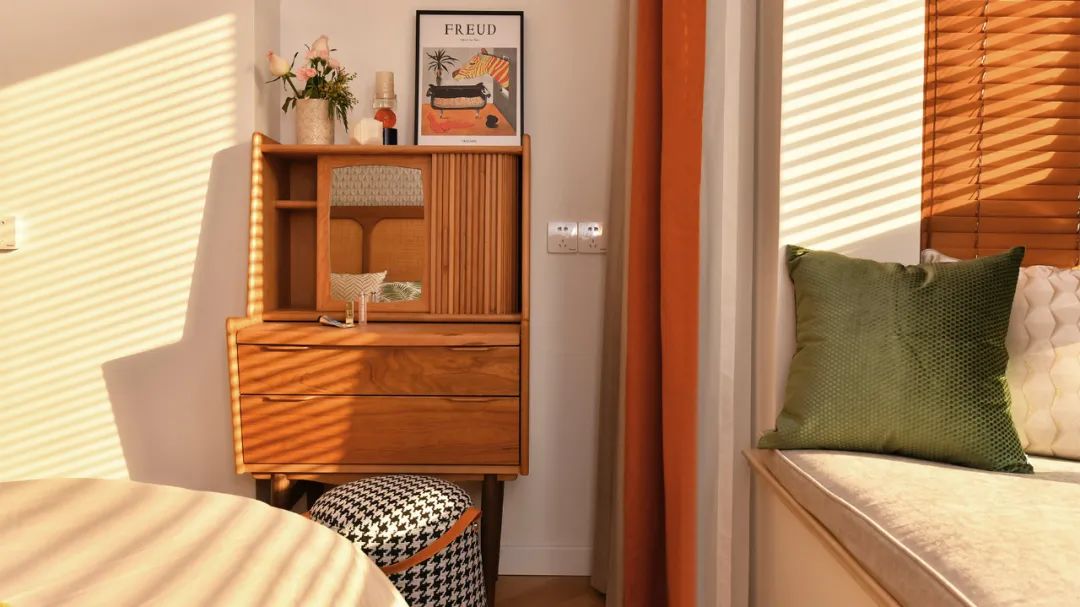 容下一家五口的小兩居，陽臺改成小餐廳，還有超多收納