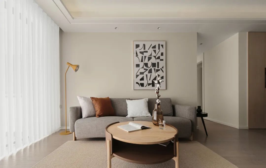 這套房子目前主要是我和老公兩個人住，三居對于未來的我們來說是剛需，希望舒適和簡約的同時不失溫馨與實用