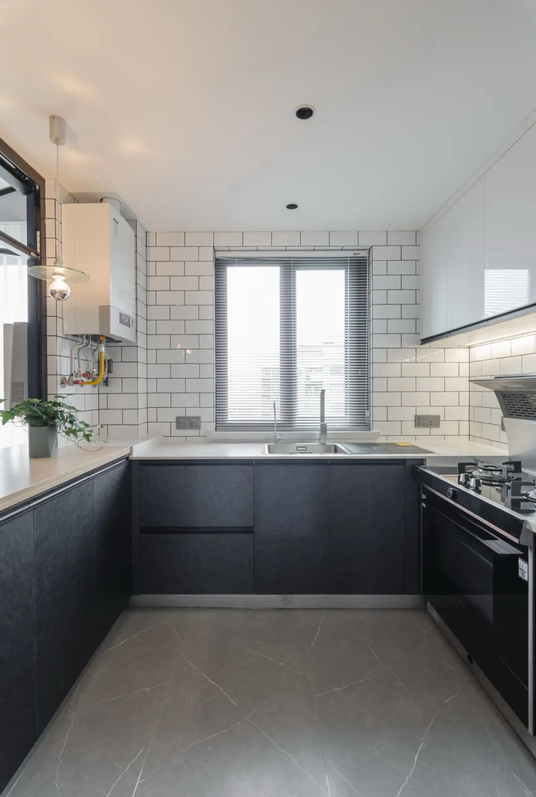 爸媽的晚年宜居宅丨玻璃廚房、吧臺、衣帽間，處處是驚喜