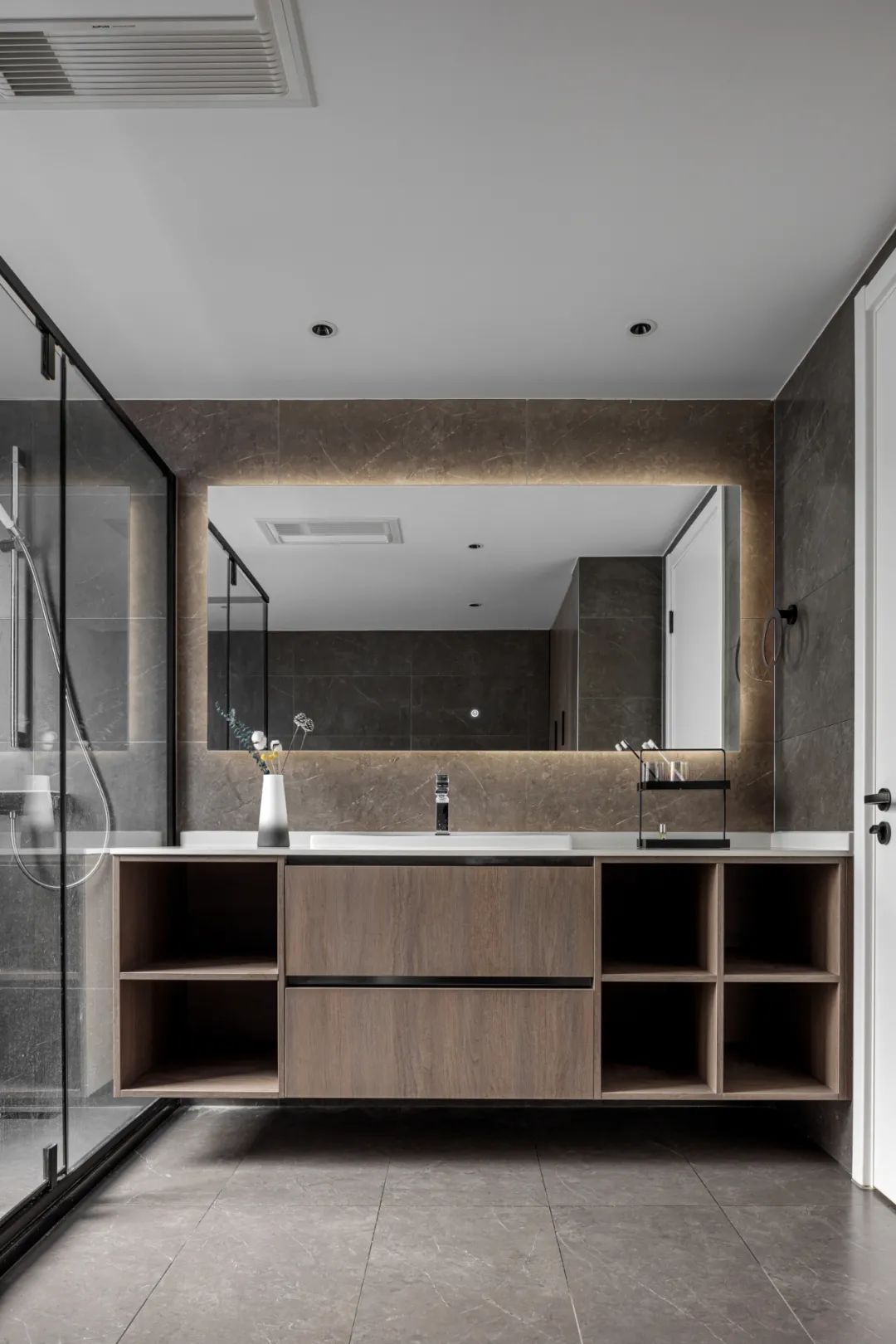 輕侘寂丨超大玄關(guān)，榻榻米陽臺(tái)，小資慢生活的靜謐空間