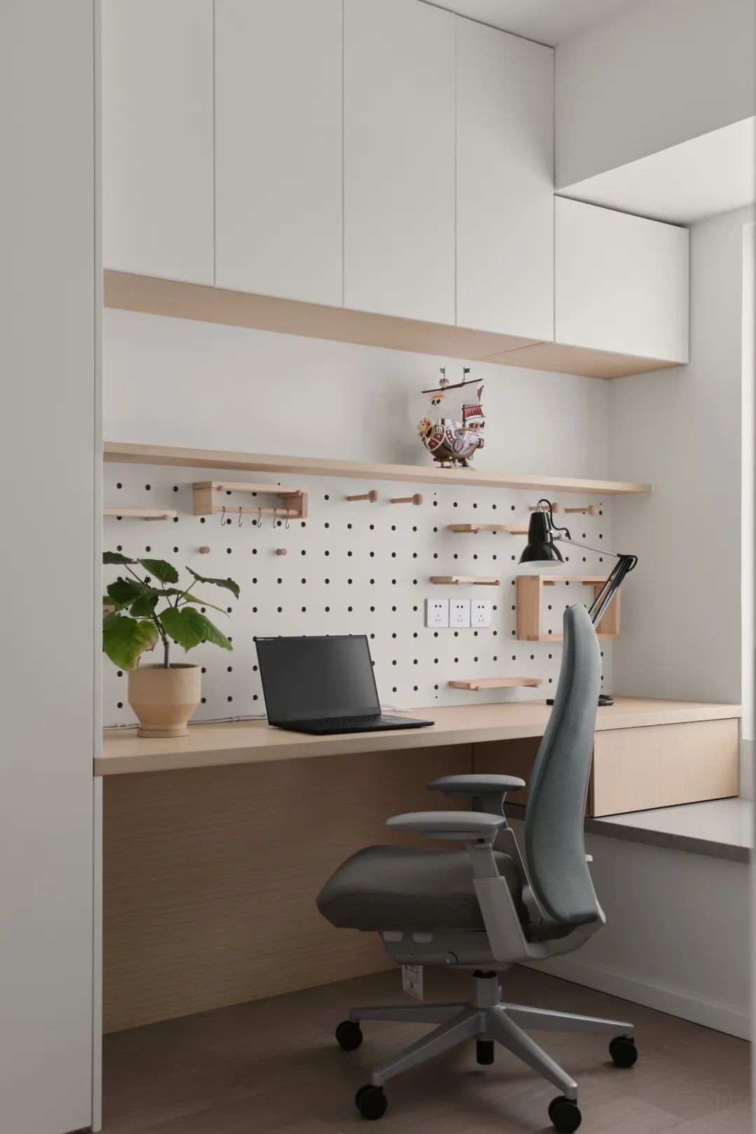 這套房子目前主要是我和老公兩個人住，三居對于未來的我們來說是剛需，希望舒適和簡約的同時不失溫馨與實用