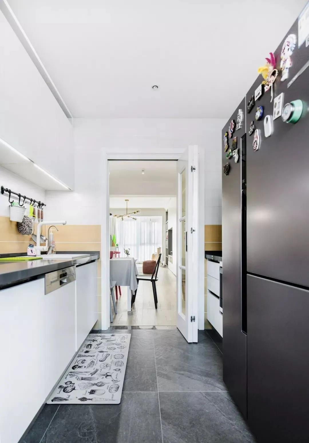 小兩口看婚房，男友嫌棄老破小，裝完后他傻眼了