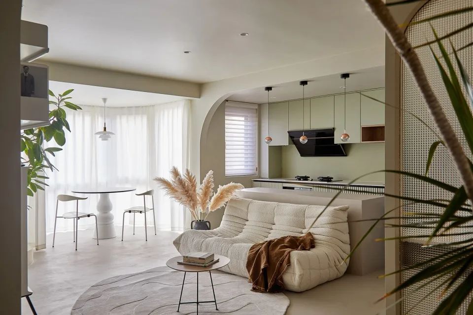 弧型洞口的浪漫丨全景餐廳+奶油色系，享受輕奢居住體驗