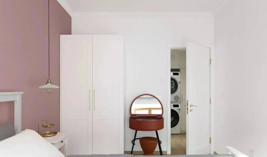 小兩口看婚房，男友嫌棄老破小，裝完后他傻眼了