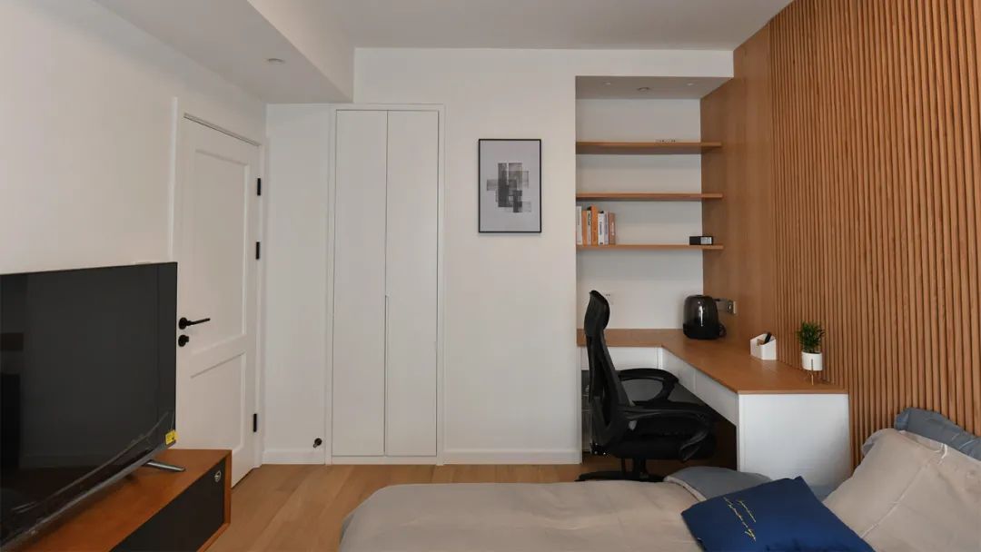 容下一家五口的小兩居，陽臺改成小餐廳，還有超多收納