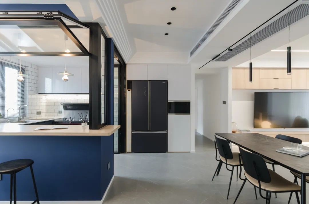 爸媽的晚年宜居宅丨玻璃廚房、吧臺、衣帽間，處處是驚喜