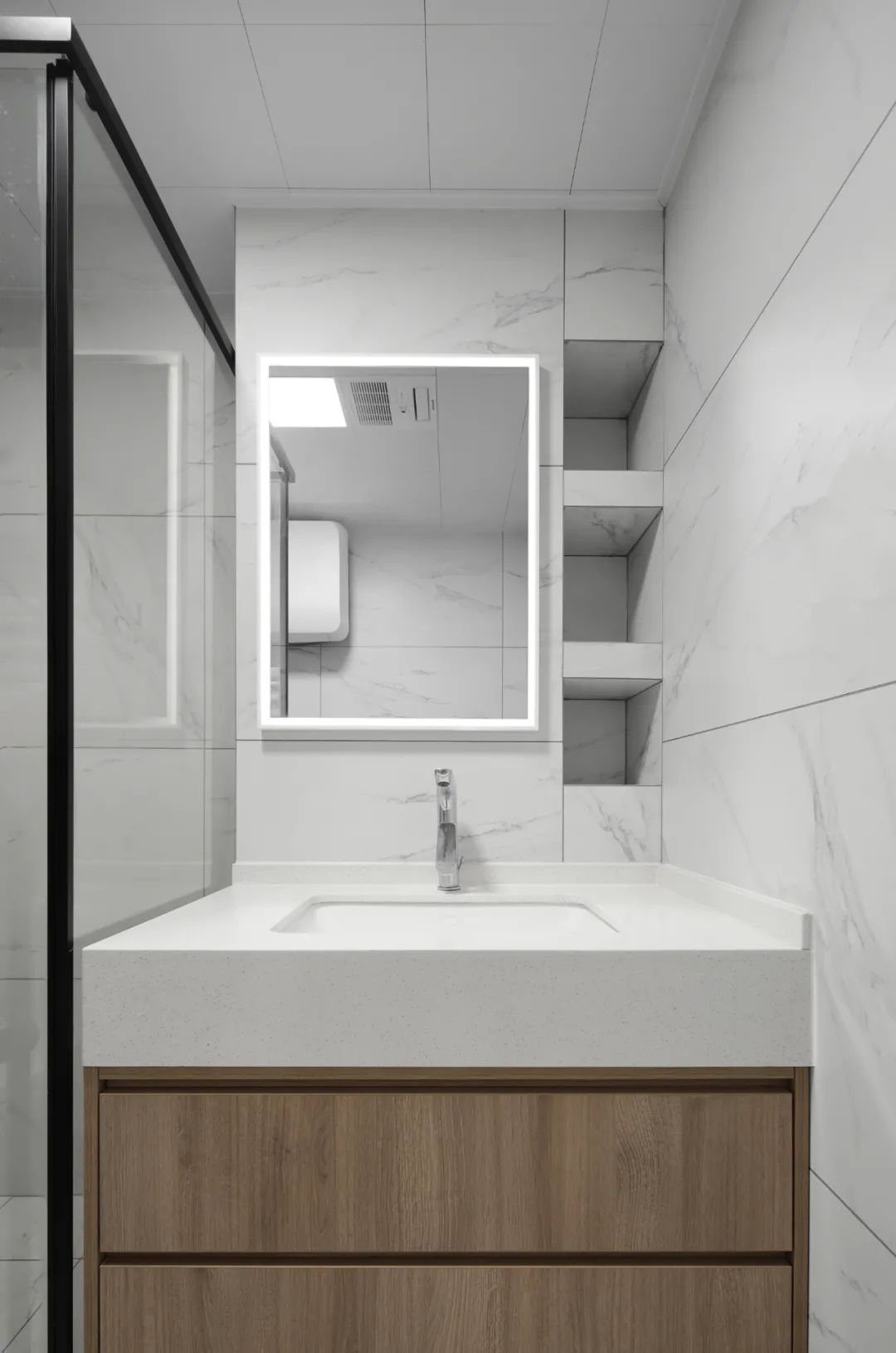 美女?dāng)z影師實(shí)力自寵，黑白灰小宅又美又溫柔，絕絕子～