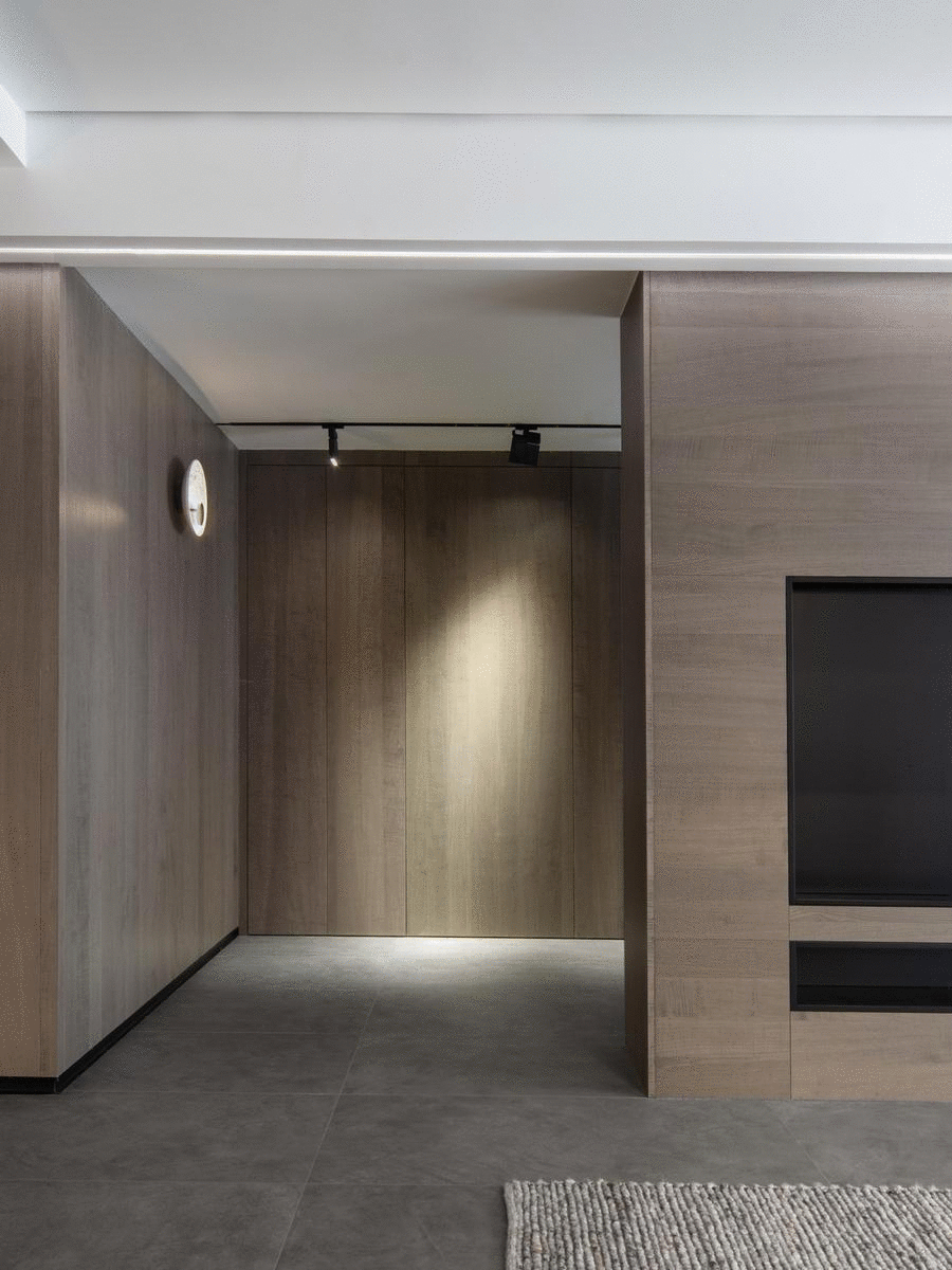 咖啡店老板巧改毛坯房“高級灰雕塑風”邊藝術邊生活