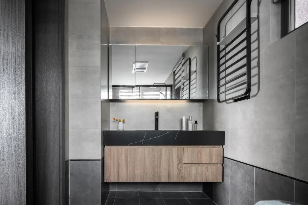 咖啡店老板巧改毛坯房“高級灰雕塑風”邊藝術邊生活