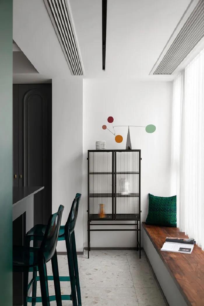 醫護夫婦打造雜志風質感家，98㎡藏著一個「復古秀場」	